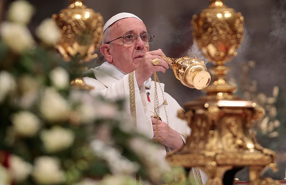 La misa de Nochebuena se adelantó unos 30 minutos, ya que comenzó a las 21:30 horas local por petición del mismo Papa. Mañana Francisco dirigirá su mensaje La misa de Nochebuena se adelantó unos 30 minutos, ya que comenzó a las 21:30 horas local por petición del mismo Papa. Mañana Francisco dirigirá su mensaje