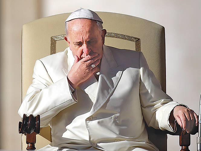 El Papa decidió postergar una reunión privada tras sentirse cansado, debido a que su audiencia de ayer duró tres horas. Foto: AP El Papa decidió postergar una reunión privada tras sentirse cansado, debido a que su audiencia de ayer duró tres horas. Foto: AP