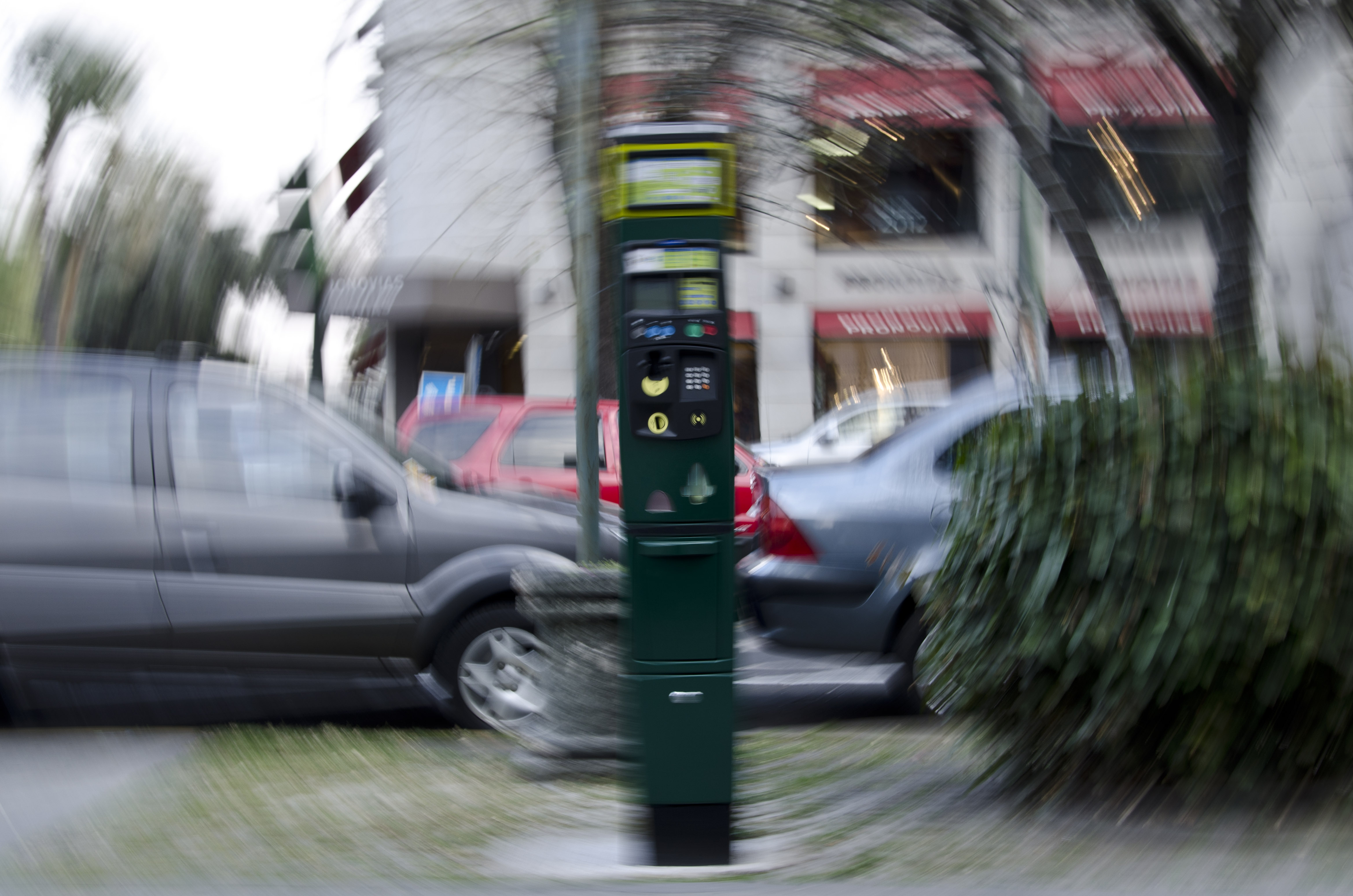 ecoParq es el programa de recuperación de calles y banquetas a través del ordenamiento del estacionamiento en la vía pública. Es un programa de movilidad de la Ciudad de México, como Metrobús o Ecobici ecoParq es el programa de recuperación de calles y banquetas a través del ordenamiento del estacionamiento en la vía pública. Es un programa de movilidad de la Ciudad de México, como Metrobús o Ecobici