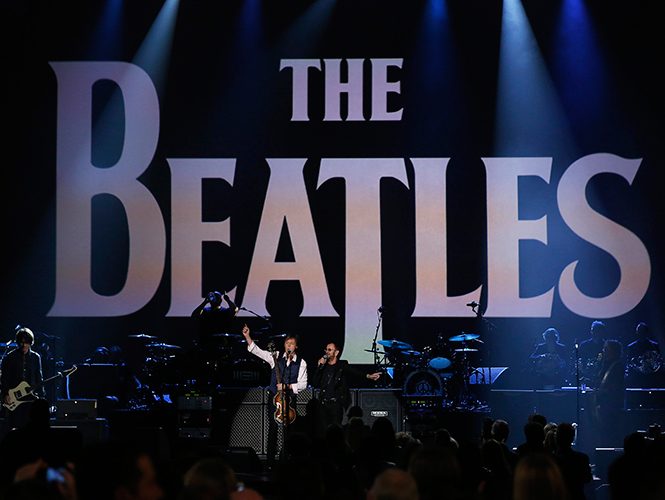 McCartney y Starr pusieron el colofón juntos con 'With a little from my friends' y 'Hey Jude'. (Reuters) McCartney y Starr pusieron el colofón juntos con 'With a little from my friends' y 'Hey Jude'. (Reuters)