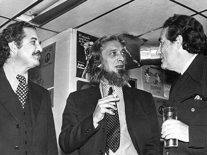 En la imagen, Carlos Fuentes y Carlos Barral charlando con Paz.