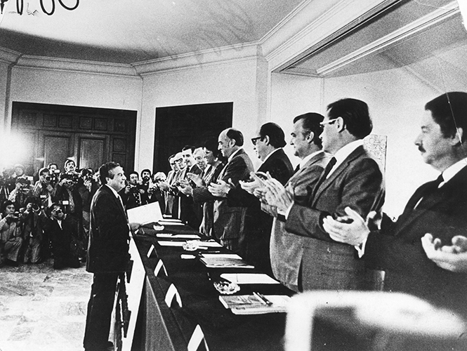 El gobierno de José López Portillo y Pacheco dio al poeta el Premio Nacional de Ciencias y Artes en Lingüística y Literatura en 1977.
