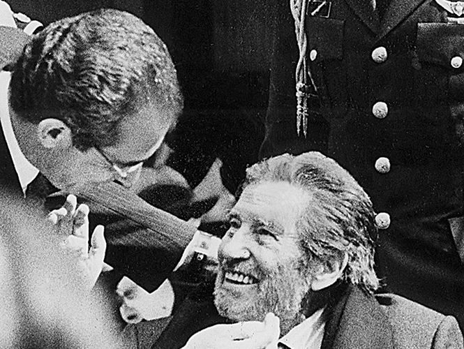 Durante el sexenio de Ernesto Zedillo Ponce de León, Octavio Paz vivió sus últimos días en Coyoacán. Falleció a los 84 años en la Ciudad de México.