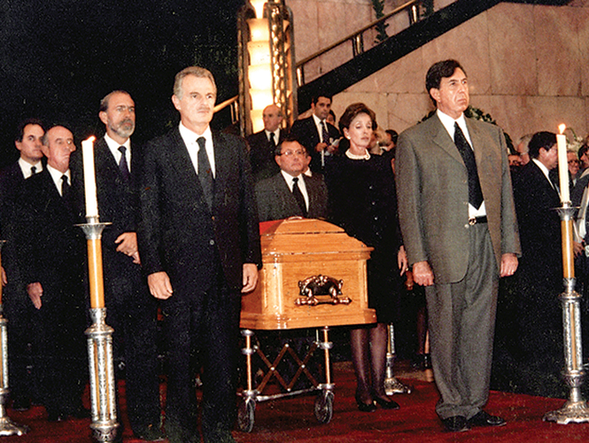 Al homenaje de cuerpo presente en el Palacio de Bellas Artes acudieron, entre otros, Francisco Labastida, Rosario Green y Cuauhtémoc Cárdenas. Fotos: Archivo/Excélsior