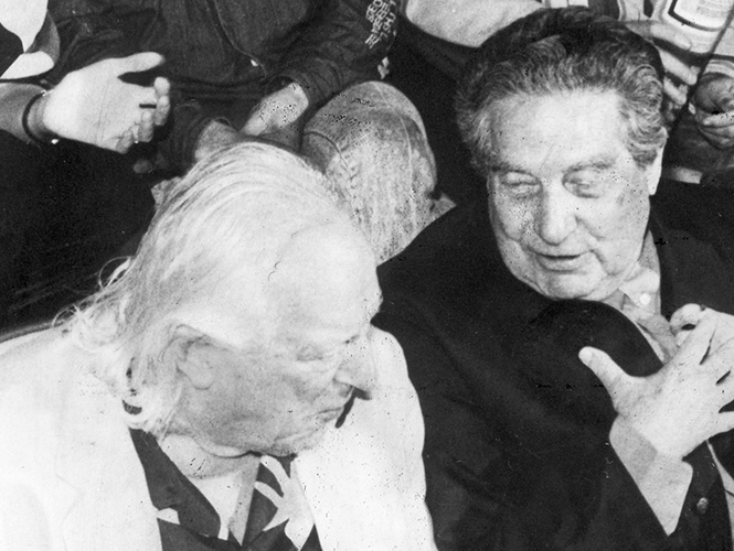 Rafael Alberti (izq.) y Octavio Paz (der.).