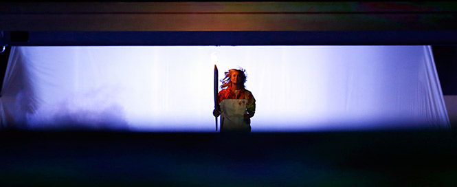 Después del desfile de todas las delegaciones, llegó un punto culminante de la fiesta de Sochi: el encendido del pebetero (AP)