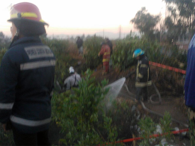 Pemex informó que el incidente ocurrido en la colonia Alta Villa de ese municipio fue originado por una toma clandestina en el poliducto Tuxpan-Azcapotzalco. Foto Ricardo Vitela Pemex informó que el incidente ocurrido en la colonia Alta Villa de ese municipio fue originado por una toma clandestina en el poliducto Tuxpan-Azcapotzalco. Foto Ricardo Vitela