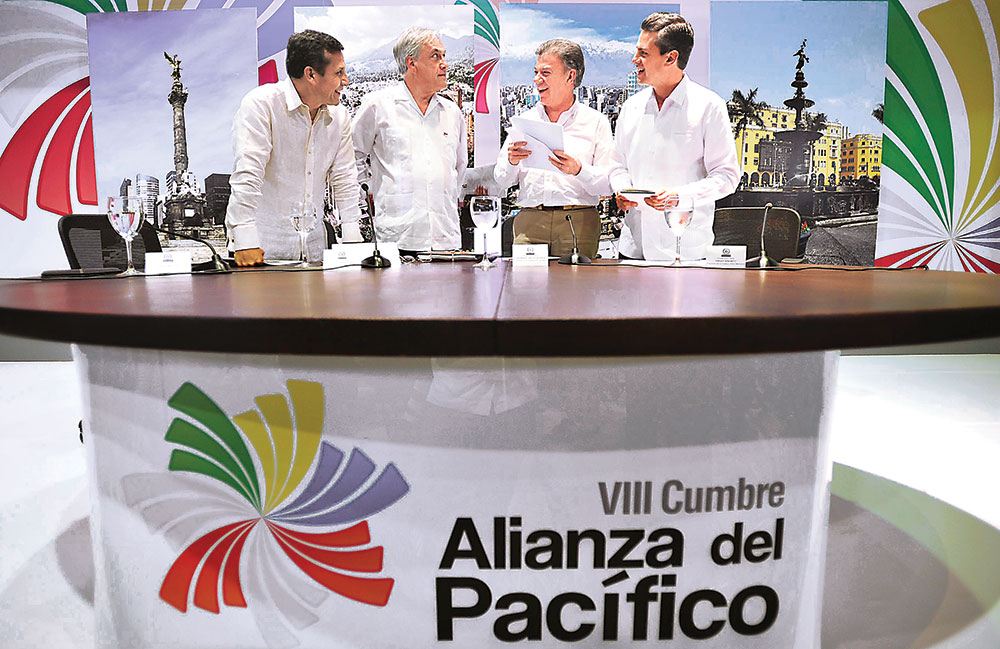En conferencia de prensa conjunta con sus homólogos de Chile, Sebastián Piñera; Colombia, Juan Manuel Santos; y de Perú, Ollanta Humala, el presidente de México, Enrique Peña Nieto, afirmó que la Alianza del Pacífico significará para nuestros países la oportunidad de generar más empleos y lograr mayor movilidad en el comercio, los servicios y las personas En conferencia de prensa conjunta con sus homólogos de Chile, Sebastián Piñera; Colombia, Juan Manuel Santos; y de Perú, Ollanta Humala, el presidente de México, Enrique Peña Nieto, afirmó que la Alianza del Pacífico significará para nuestros países la oportunidad de generar más empleos y lograr mayor movilidad en el comercio, los servicios y las personas