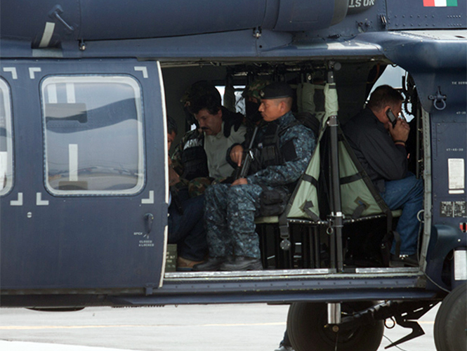 De acuerdo a los primeros reportes, al menos tres helicópteros arribaron al penal de máxima seguridad de El Altiplano, en Almoloya de Juárez.