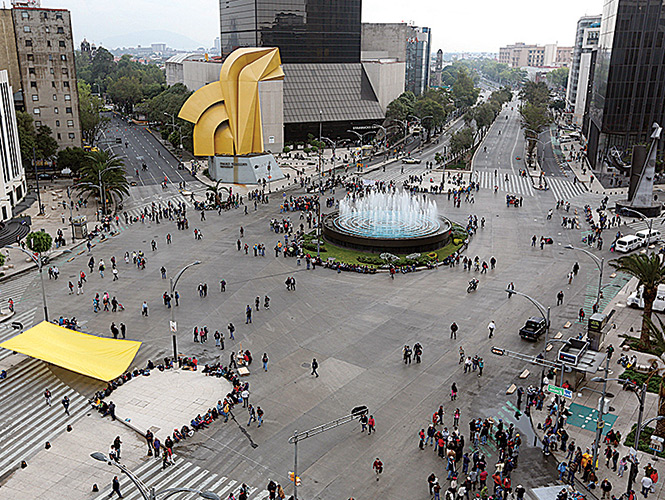 Los bloqueos de los manifestantes fueron realizados por grupos de apenas unas decenas, que sin embargo transtornaron las vialidades. Los bloqueos de los manifestantes fueron realizados por grupos de apenas unas decenas, que sin embargo transtornaron las vialidades.