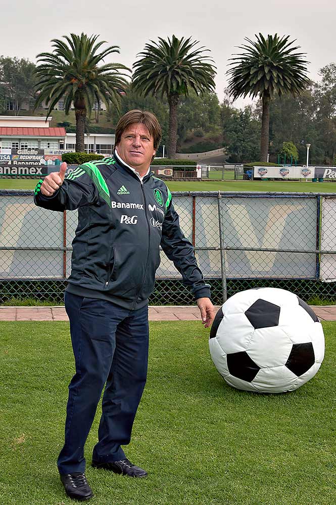 El 'Piojo' aseguró que tratará de entrevistarse con todos los elementos que juegan en Europa. (Mexsport)