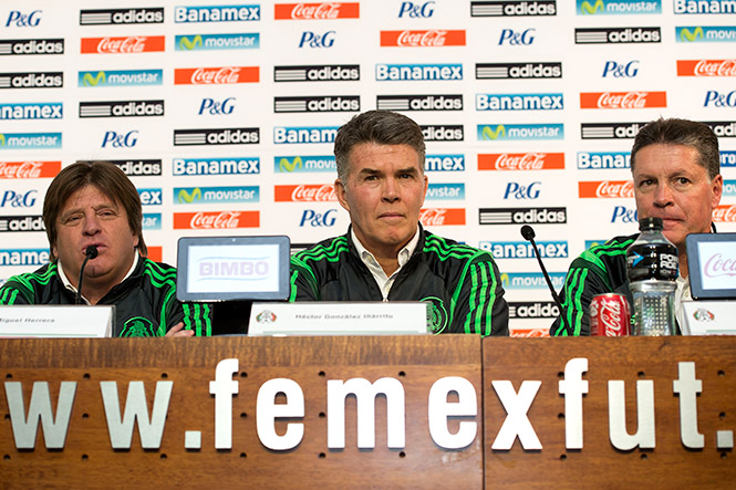Cuerpo técnico y directivos del Tri, estuvieron presentes en la rueda de prensa. (Mexsport)