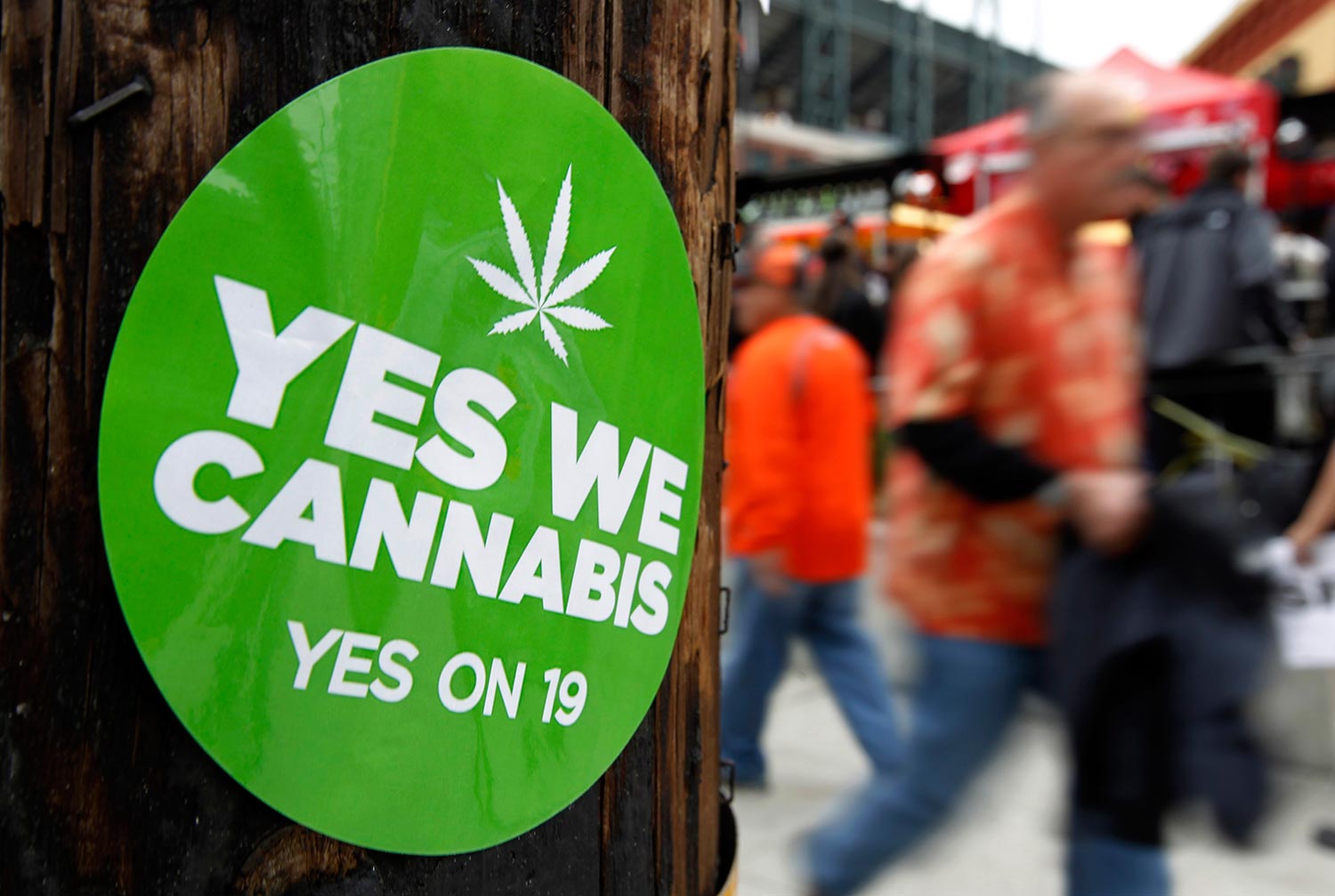 Sí se puede. Una estampa apoya la legalización de la mariguana en el estado de California, usando el slogan de campaña de Barack Obama “Yes we can”.