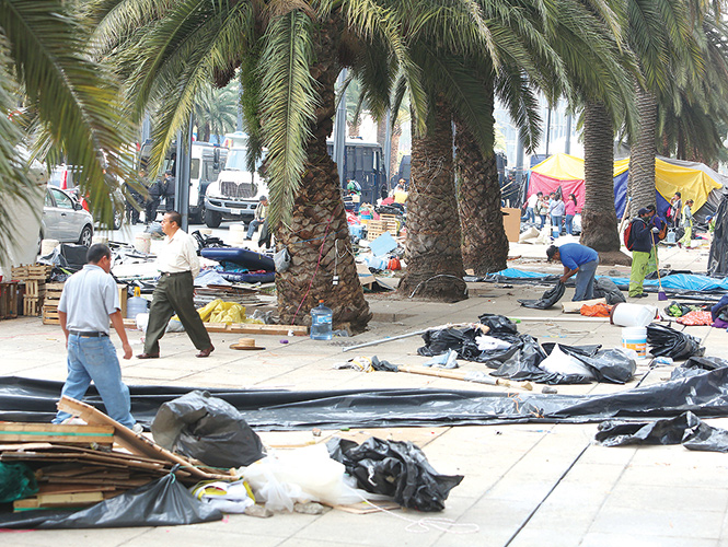 Aspectos del repliegue que tuvo el campamento de los alrededores del Monumento a la Revolución el pasado lunes. Foto: David Solís