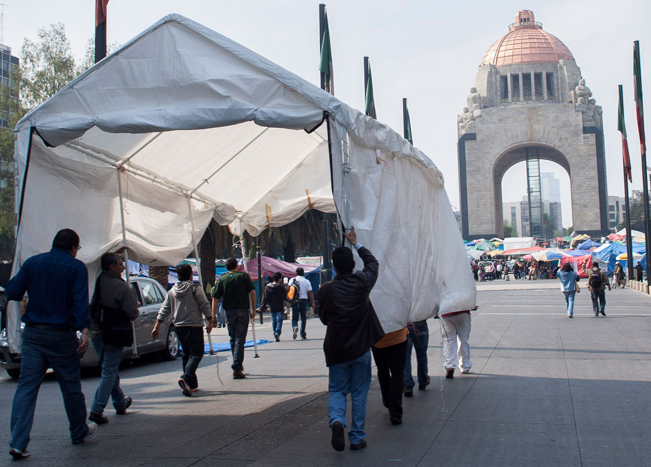 Aunque los inconformes se trasladaron provisionalmente a la Plaza Tolsá, con motivo de la visita del presidente de Estados Unidos, Barack Obama. Foto: Cuartoscuro Aunque los inconformes se trasladaron provisionalmente a la Plaza Tolsá, con motivo de la visita del presidente de Estados Unidos, Barack Obama. Foto: Cuartoscuro