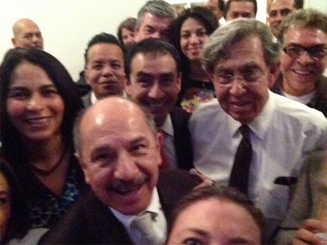 Los perredistas aprovecharon para hacer una 'selfie'. Foto: @polimniaromana