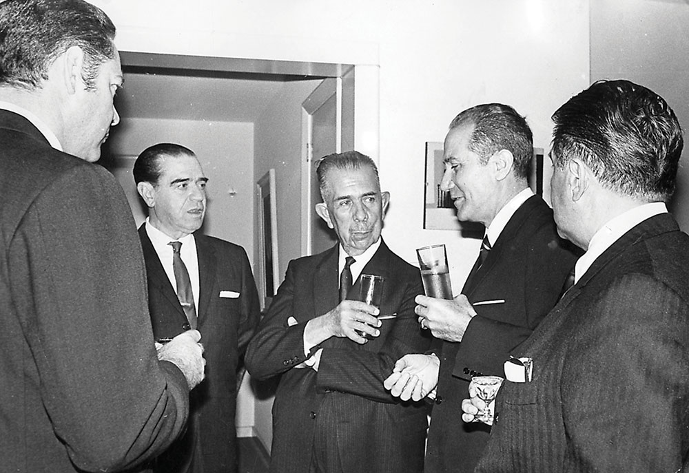Luego de dejar la Presidencia de la República, Lázaro Cárdenas afianzó lazos con Rusia y Cuba, vivió en su casa en las Lomas Luego de dejar la Presidencia de la República, Lázaro Cárdenas (1) afianzó lazos con Rusia y Cuba, vivió en su casa en las Lomas;