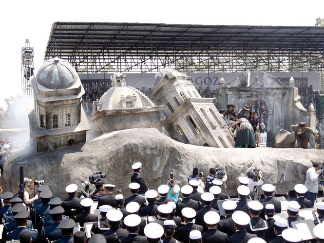 En la edición 2013 de este desfile conmemorativo, hubo cinco mil 695 elementos, entre docentes y alumnos de todas las regiones de la entidad, cuyos pasos fueron enmarcados por 25 carros alegóricos, entre los cuales destacaron los referentes a lo que hacían referencia a ese enfrentamiento de ese 1862 y en especial el liderazgo del general del Ejército de Oriente Ignacio Zaragoza En la edición 2013 de este desfile conmemorativo, hubo cinco mil 695 elementos, entre docentes y alumnos de todas las regiones de la entidad, cuyos pasos fueron enmarcados por 25 carros alegóricos, entre los cuales destacaron los referentes a lo que hacían referencia a ese enfrentamiento de ese 1862 y en especial el liderazgo del general del Ejército de Oriente Ignacio Zaragoza