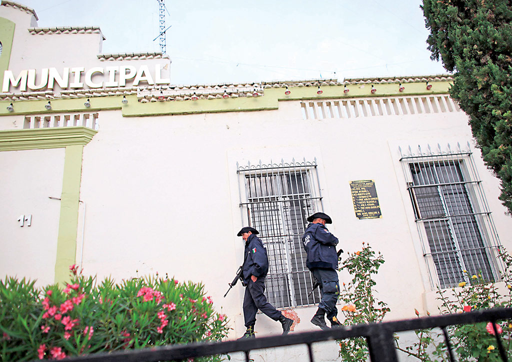 En la presidencia municipal de Badiraguato se mantiene una vigilancia permanente. En la presidencia municipal de Badiraguato se mantiene una vigilancia permanente.