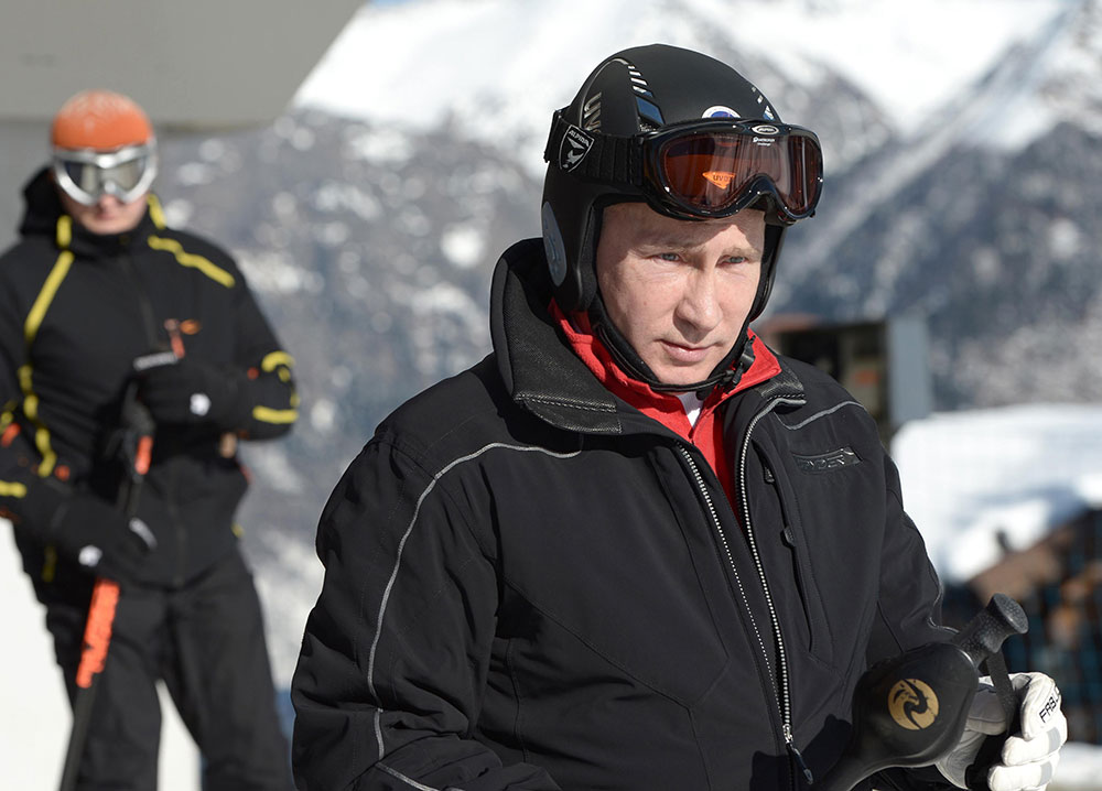 Putin, de 61 años, visitó algunos lugares donde se efectuarán las competiciones en Sochi, una ciudad turística a orillas del Mar Negro que será sede de las Olimpiadas del 7 al 23 de febrero.