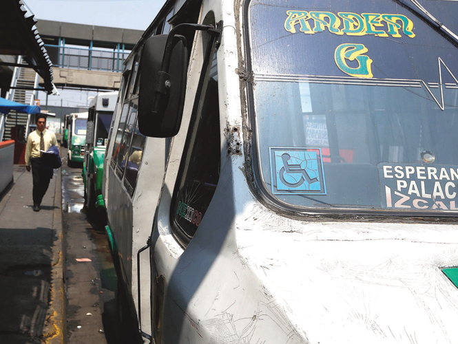 El transporte como está hoy, inseguro, de mala calidad y sin una interconexión afecta directamente, no sólo a los que vivimos en el DF sino a toda la zona metropolitana, dijo la diputada panista Laura Ballesteros.