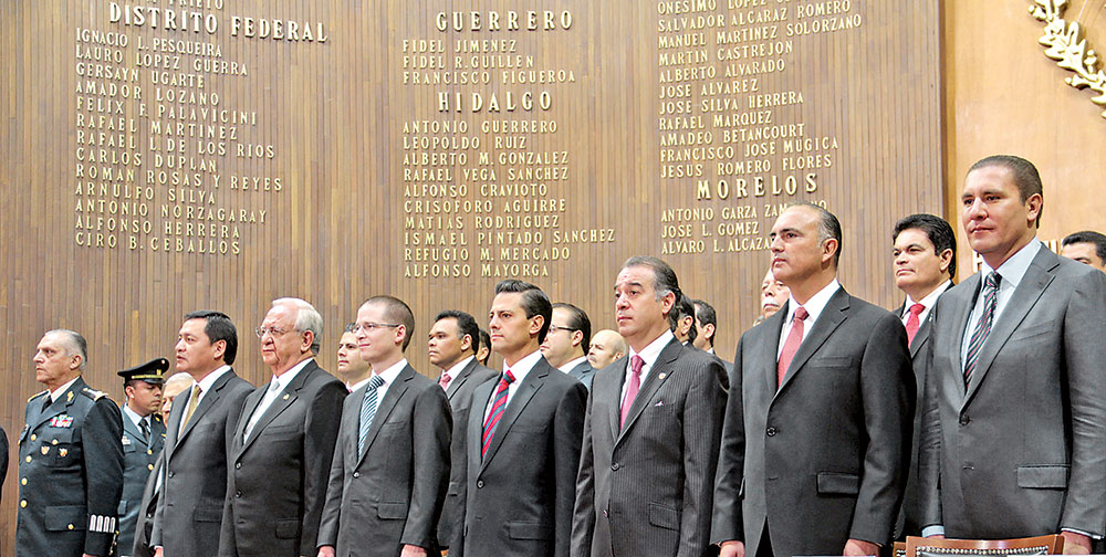 En nuestra Constitución “hoy tenemos nuevos derechos, nuevas instituciones y nuevos instrumentos de política pública para mover y transformar a México”, afirmó el presidente Enrique Peña Nieto, al encabezar la ceremonia conmemorativa de su 97 aniversario. En nuestra Constitución “hoy tenemos nuevos derechos, nuevas instituciones y nuevos instrumentos de política pública para mover y transformar a México”, afirmó el presidente Enrique Peña Nieto, al encabezar la ceremonia conmemorativa de su 97 aniversario.