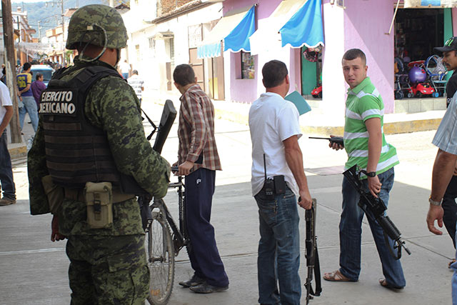 El día de ayer, Alfredo Castillo, comisionado de Seguridad en Michoacán, informó que prevén llegar al registro de entre 400 y 600 integrantes de autodefensas.