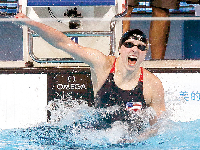 La estadunidense Katie Ledecky, campeona olímpica en Londres 2012, ratificó su posición como la mejor fondista de la actualidad al mejorar el récord mundial en los 1,500 metros con crono de 15:36.53 minutos. Foto: Reuters