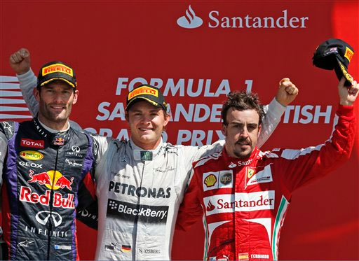 El australiano Mark Webber (Red Bull), izquierda, y el español Fernando Alonso (Ferrari), derecha, completaron el podio.