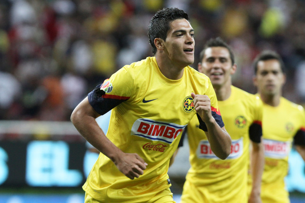 Dos goles de Jiménez le dan rumbo al clásico. (Mexsport)