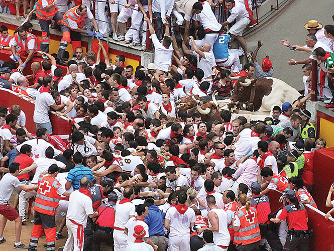 Según autoridades de Navarra, éste ha sido uno de los peores atascos de la última época en los Sanfermines. Foto: AP