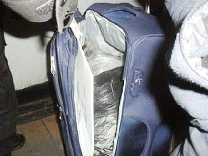 La maleta fue reportada por un usuario del Metro; en un principio se creyó que podría tratarse de un explosivo. Foto: Especial