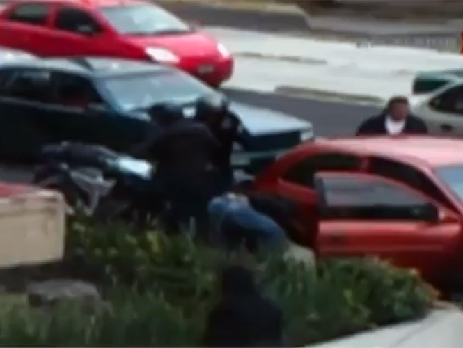 Según relató el ciudadano colombiano, desconocidos lo obligaron a bajar de su vehículo en la ciudad de México, el pasado 20 de septiembre, y luego fue sometido a maltratos por sus captores en los dos meses que lo mantuvieron en cautiverio. Según relató el ciudadano colombiano, desconocidos lo obligaron a bajar de su vehículo en la ciudad de México, el pasado 20 de septiembre, y luego fue sometido a maltratos por sus captores en los dos meses que lo mantuvieron en cautiverio.