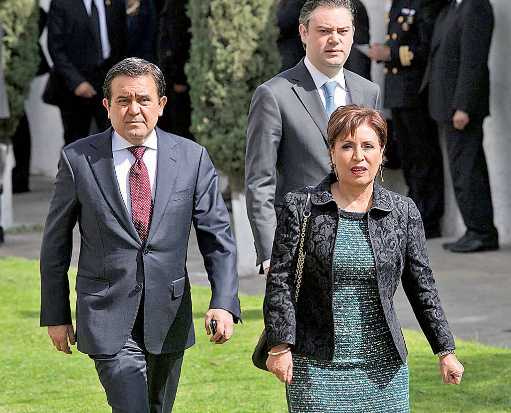 Ildefonso Guajardo(izq.), Rosario Robles(centro) y Aurelio Nuño(derecho)