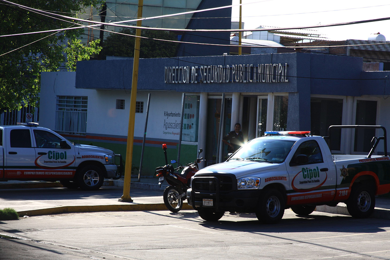 En el operativo participaron 7 unidades y más de 20 elementos de la Policía Estatal, al llegar a la zona, los delincuentes emprendieron la huida rumbo a la zona serrana de Ojuelos para evitar otro enfrentamiento.