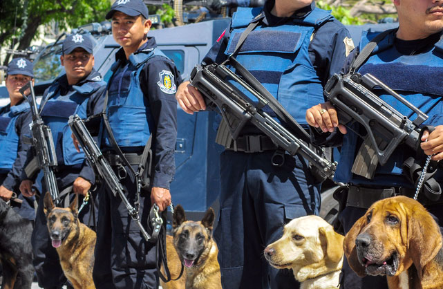 A través del programa Juntos por Chilpancingo, que comenzó a ser aplicado este domingo, la capital de Guerrero es vigilada por fuerzas locales y federales. Foto: Cuartoscuro