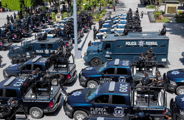 A través del programa Juntos por Chilpancingo, que comenzó a ser aplicado este domingo, la capital de Guerrero es vigilada por fuerzas locales y federales. Foto: Cuartoscuro