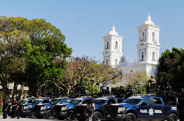 A través del programa Juntos por Chilpancingo, que comenzó a ser aplicado este domingo, la capital de Guerrero es vigilada por fuerzas locales y federales. Foto: Cuartoscuro