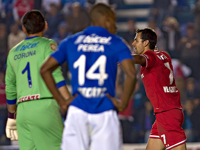 Pablo Velázquez sella el pase del Toluca a las semifinales del Torneo Apertura 2013 (Mexsport) Pablo Velázquez sella el pase del Toluca a las semifinales del Torneo Apertura 2013 (Mexsport)