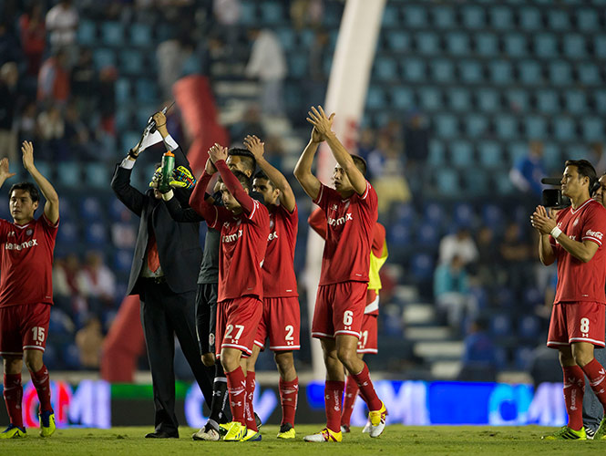 Los jugadores del Toluca agradecen a la afición el apoyo que les brindaron (Mexsport) Los jugadores del Toluca agradecen a la afición el apoyo que les brindaron (Mexsport)