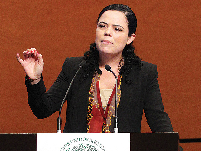 La senadora Mariana Gómez del Campo dice ganar 90 al mes La senadora Mariana Gómez del Campo dice ganar 90 al mes