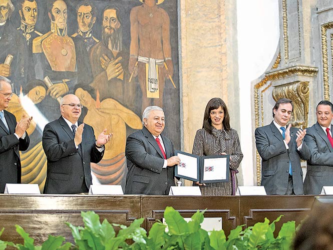 Emilio Chuayfett manifestó que la SEP tiene el compromiso de llevar la educación técnica a lugares en donde no hay esta oferta y a zonas geográficas de alta marginación. Foto: Eduardo Jiménez Emilio Chuayfett manifestó que la SEP tiene el compromiso de llevar la educación técnica a lugares en donde no hay esta oferta y a zonas geográficas de alta marginación. Foto: Eduardo Jiménez