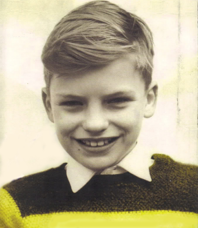 El abejorro alegre. Con su suéter de abejita que bien le valió a Gordon Matthew Thomas Sumner ser conocido mundialmente como Sting, bajista y voz de The Police. El abejorro alegre. Con su suéter de abejita que bien le valió a Gordon Matthew Thomas Sumner ser conocido mundialmente como Sting, bajista y voz de The Police.