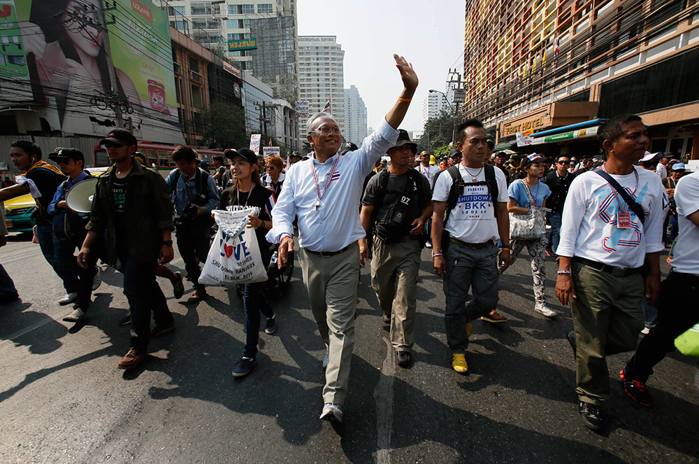El líder de las las protestas, Suthep Thaugsuban, envió cartas explicando su proceso "pacífico" de reformas para Tailandia a varias personalidades internacionales, entre ellas el presidente de Estados Unidos, Barack Obama, o el secretario general de la ONU, Ban Ki-moon.