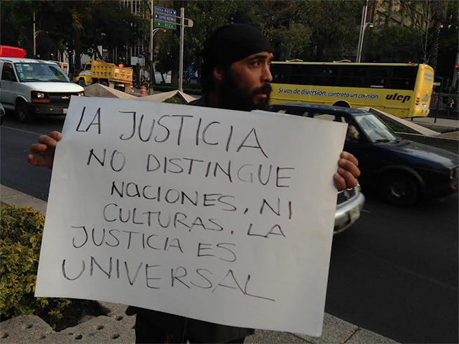 Los manifestantes con pancartas en mano pidieron justicia para Édgar Tamayo condenado a la pena de muerte en Huntsville, Texas Los manifestantes con pancartas en mano pidieron justicia para Édgar Tamayo condenado a la pena de muerte en Huntsville, Texas