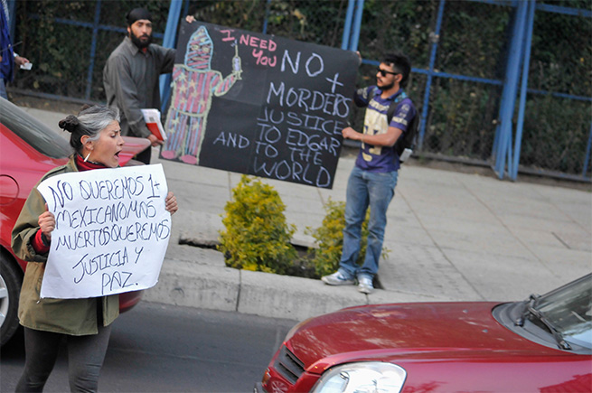 Los manifestantes con pancartas en mano pidieron justicia para Édgar Tamayo condenado a la pena de muerte en Huntsville, Texas Los manifestantes con pancartas en mano pidieron justicia para Édgar Tamayo condenado a la pena de muerte en Huntsville, Texas