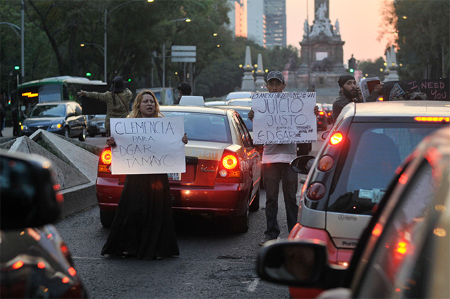 Los manifestantes con pancartas en mano pidieron justicia para Édgar Tamayo condenado a la pena de muerte en Huntsville, Texas Los manifestantes con pancartas en mano pidieron justicia para Édgar Tamayo condenado a la pena de muerte en Huntsville, Texas