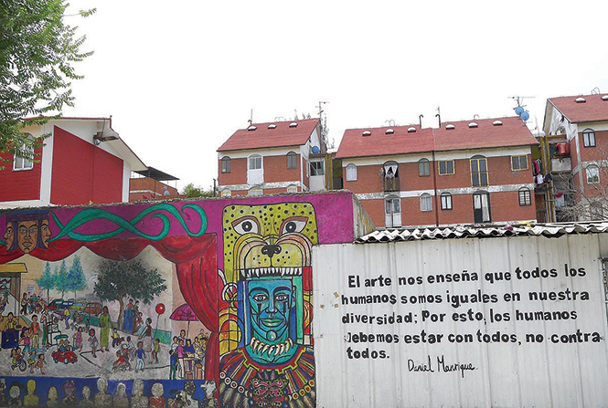 Tepito Arte más Acá, recoge la herencia de Daniel Manrique y la potencia con su idea de llenar el barrio de murales. “Que aparezca el rostro de nuestra gente”, dice. Fotos: Karina Tejada