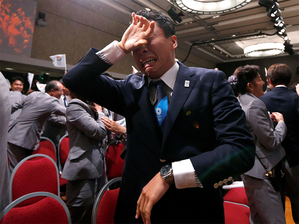 El llanto apareció entre algunos integrantes de la delegación japonesa (Reuters) El llanto apareció entre algunos integrantes de la delegación japonesa (Reuters)