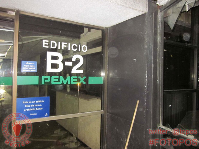 La explosión se registró en el edificio B2 de Pemex minutos antes de las 16:00 horas. 